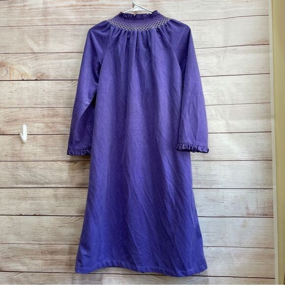 VINTAGE DAN-ELLEN SMOCKED ROBE IN PURPLE - Picture 2 of 7